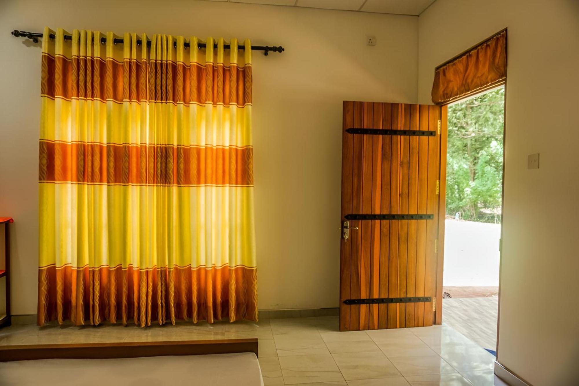 Little Ele Safari Lodge Udawalawe Εξωτερικό φωτογραφία